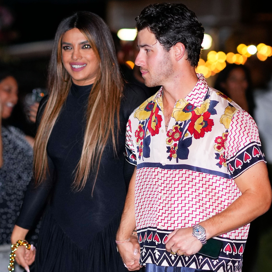 Nick Jonas & Priyanka Chopra Maintain Palms Whereas Burnin’ Up on NYC Nick Jonas & Priyanka Chopra Maintain Palms Whereas Burnin’ Up on NYC